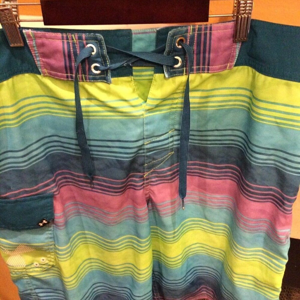 Under Armour Heatgear Loose Board Shorts sz Medium - Picture 2 of 7